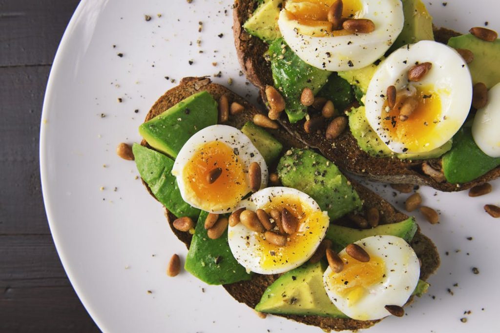 3 Tips Diet Sempurna Agar Memiliki Tubuh Kuat dan Sehat 3 Avocado kacang kacangan dan minyak zaitun
