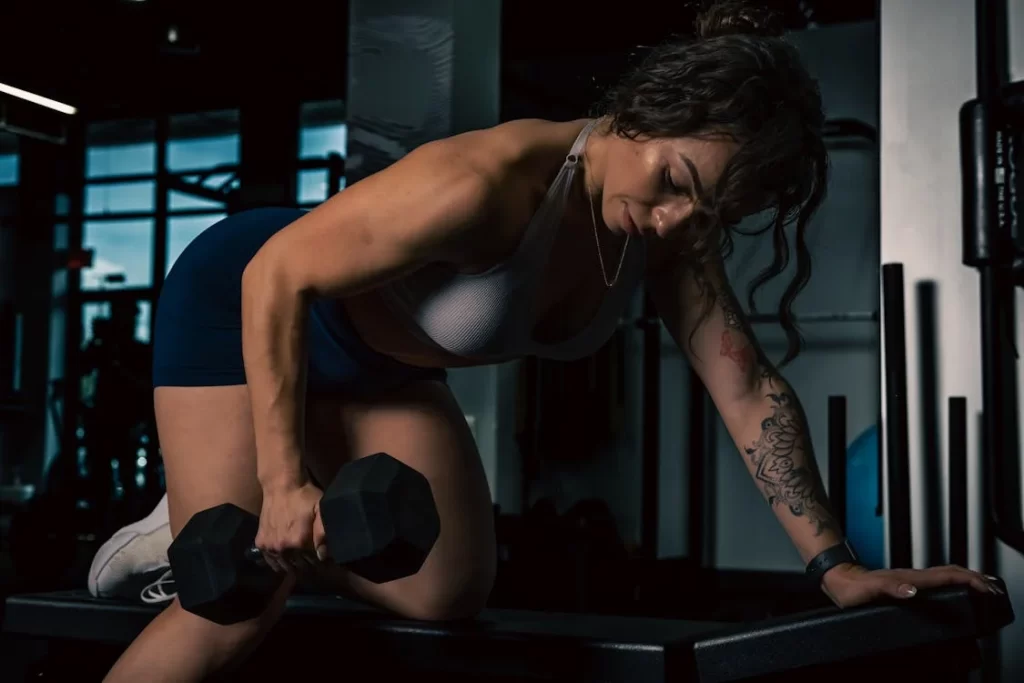 6 Latihan Punggung Tingkatkan Kekuatan dan Postur 3 Bent-Over Row