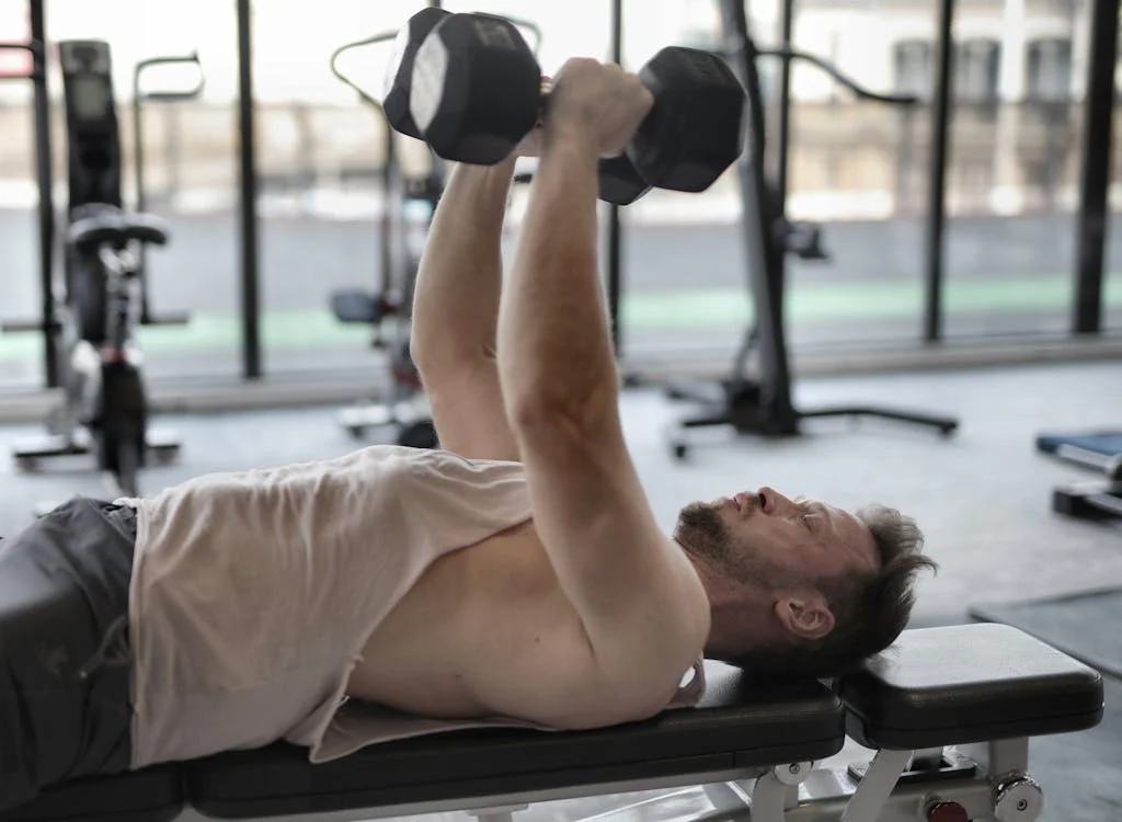 4 Komponen Utama Latihan V Taper Yang Benar 8 Chest Flyes