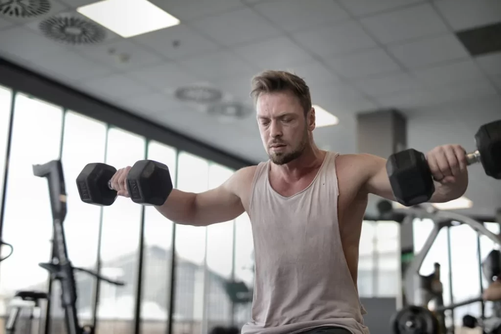 4 Komponen Utama Latihan V Taper Yang Benar 3 Front Raises
