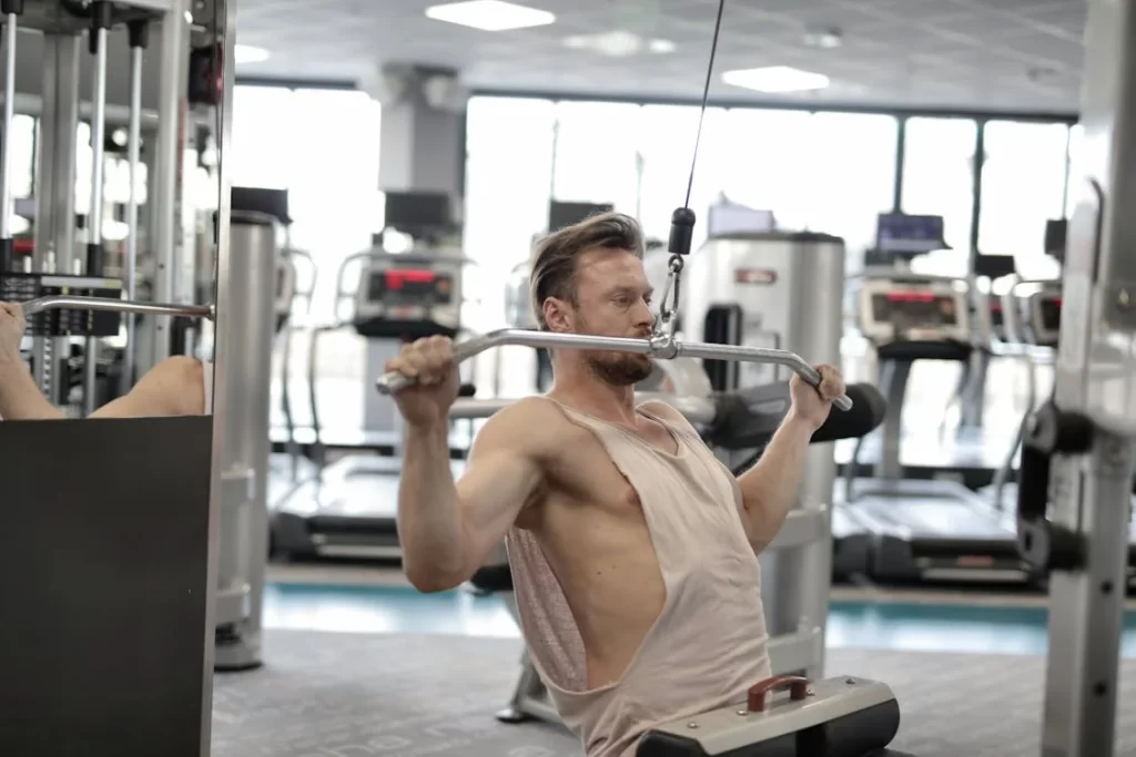 4 Komponen Utama Latihan V Taper Yang Benar 6 Lat Pulldowns