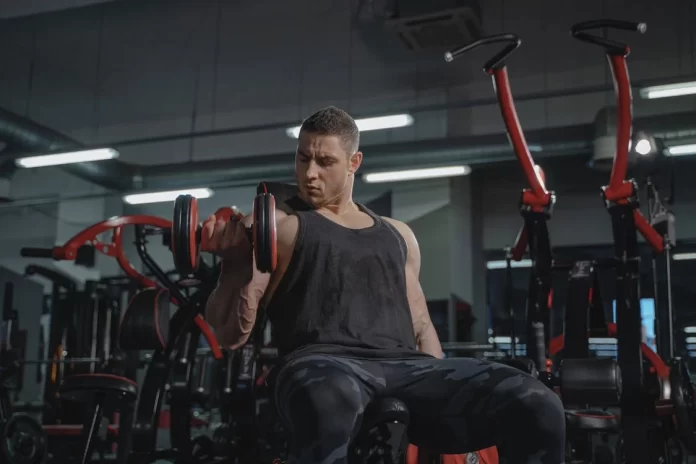 Melatih Strict Curl Untuk Otot Bisep3