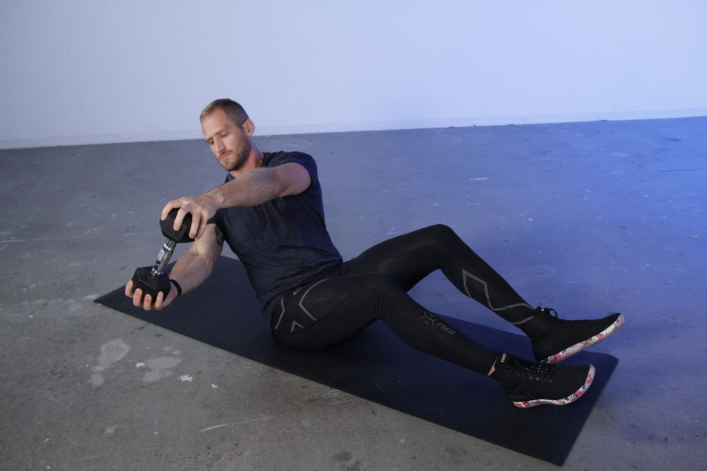 4 Komponen Utama Latihan V Taper Yang Benar 11 Russian Twists
