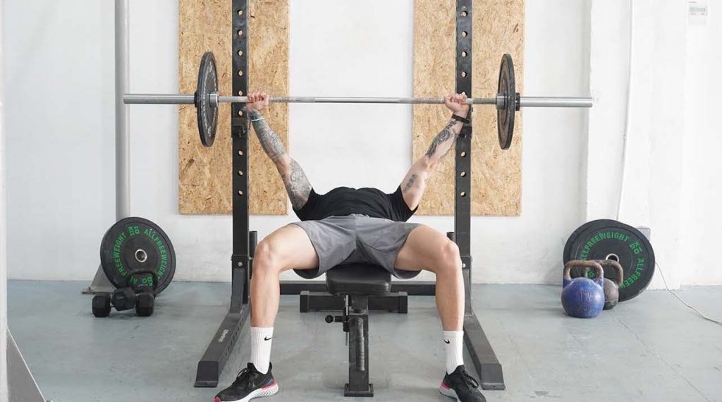 8 Latihan Bisep dan Trisep Yang Paling Efektif 3 Close Grip Bench Press