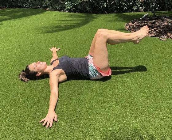 Mengatasi Perut Buncit, 7 Gaya Ini Efektif Dilakukan di Rumah 6 Windshield Wipers workouts