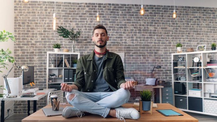 Mindfulness dikantor demi kesehatan mental dan jiwa - Vitaly Gariev