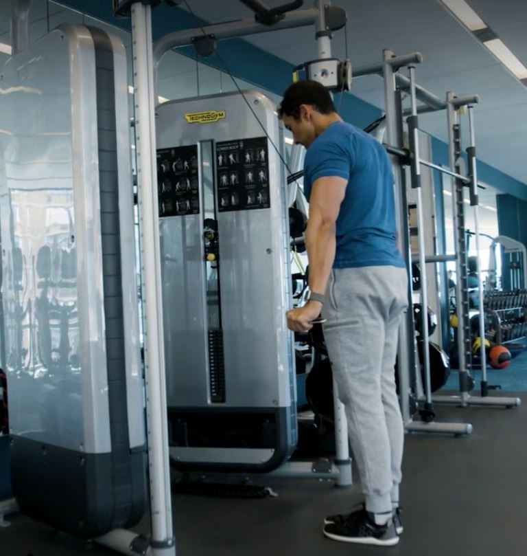 Ingin Otot Besar Yang Diimpikan, Hindari 5 Latihan Trisep Ini? 6 Pressdown - menshealth